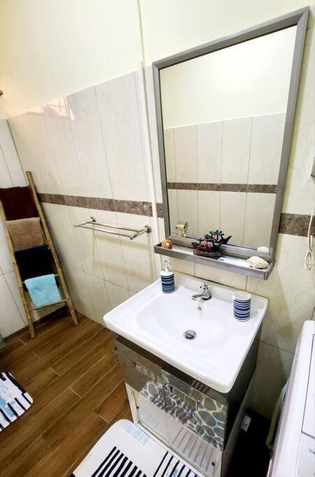 Kot Nu - Beach Themed Apartment - 3 Mins Walk From The Sea Flic en Flac Exterior photo